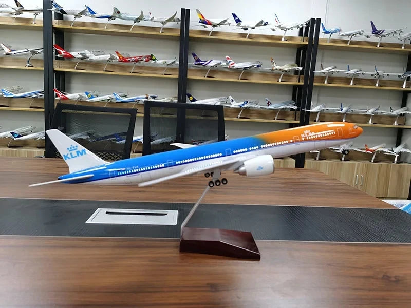 Netherlands Airlines B777 Airplane Model KLM Scale 47CM Length with LED Lights Highly Simulated Resin Material Aviation Enthusia
