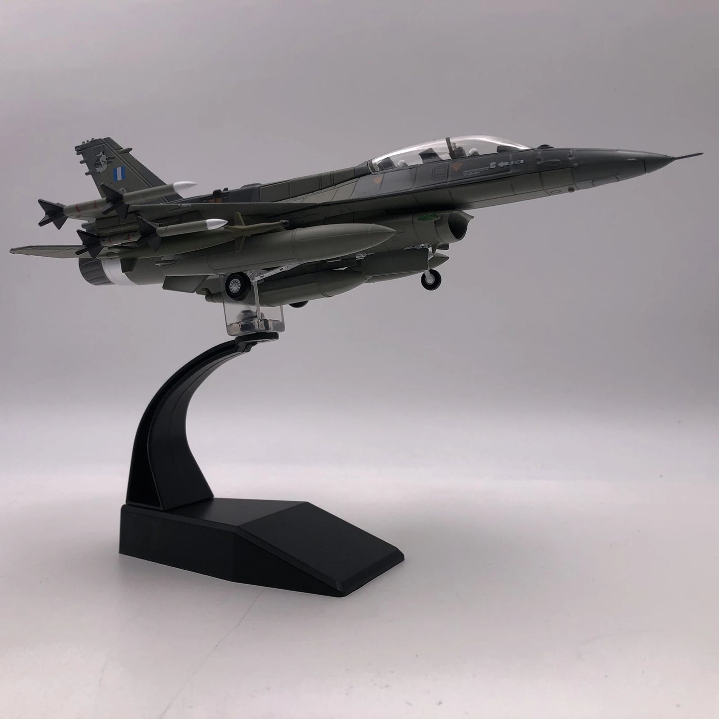 1:72 F16 Diecast Fighter Model, Retro Plane Model, Stimulated Airplane Collection Model with Display Base for Bedroom