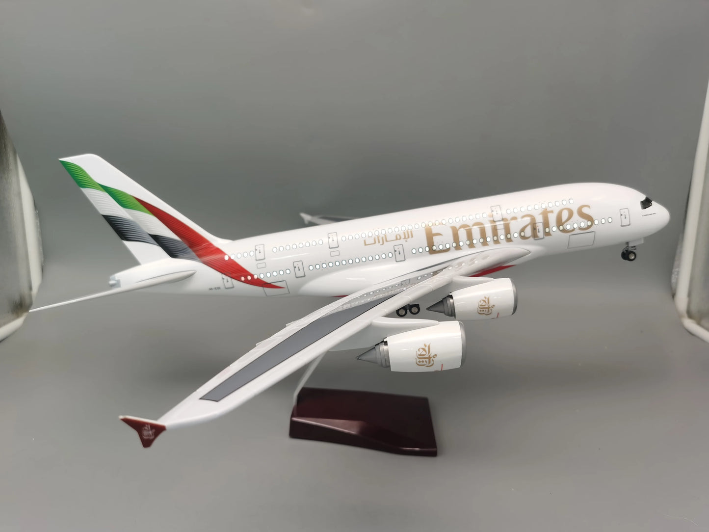 DieCast Toy Plastic Resin Model 47cm Airplane Model 1/160 Scale A380 New Emirates Airline Aircraft with Light & wheels Collectib