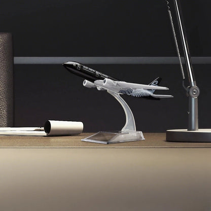 1/400 16cm Air New Zealand B777 Airplane Toy Airplane For Boys Collectible Miniature Gifts