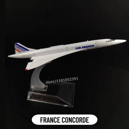 Metal Aircraft Replica Emirates Airlines A380 B777 Airplane Diecast Model Aviation Plane Collectible Toys for Boys