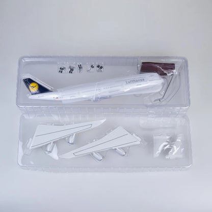 1/150 Airline 747 Plane Model B747 Lufthansa Airplane Model Toy Light and Wheel Landing Gear Plastic Resin Plane Model Gift Toys