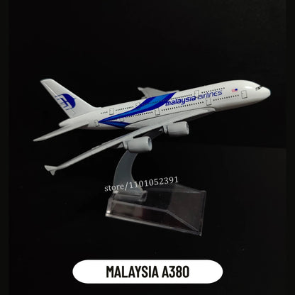 Metal Aircraft Replica Emirates Airlines A380 B777 Airplane Diecast Model Aviation Plane Collectible Toys for Boys