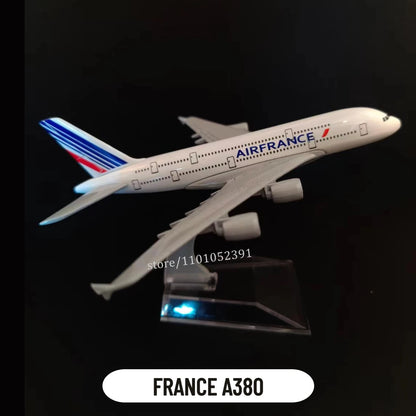 Metal Aircraft Replica Emirates Airlines A380 B777 Airplane Diecast Model Aviation Plane Collectible Toys for Boys