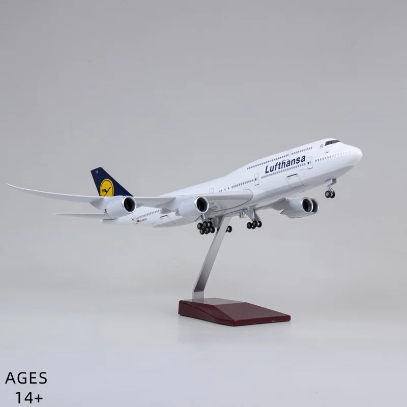 1/150 Scale B747 Airplane Model Lufthansa Airways 47cm Diecast Resin Airplane With Led Lights And Wheel For Decoration Gift