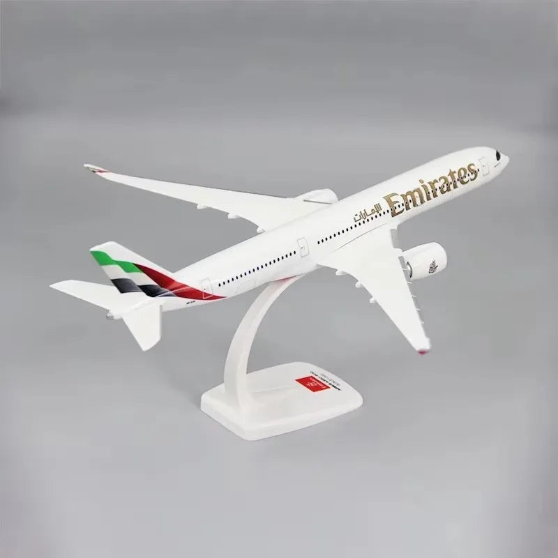 A350-900 Emirates Airlines 1/200 Scale A350 Aircraft Plastic ABS Assembly Airplane Model Airplane Model Toy Collection
