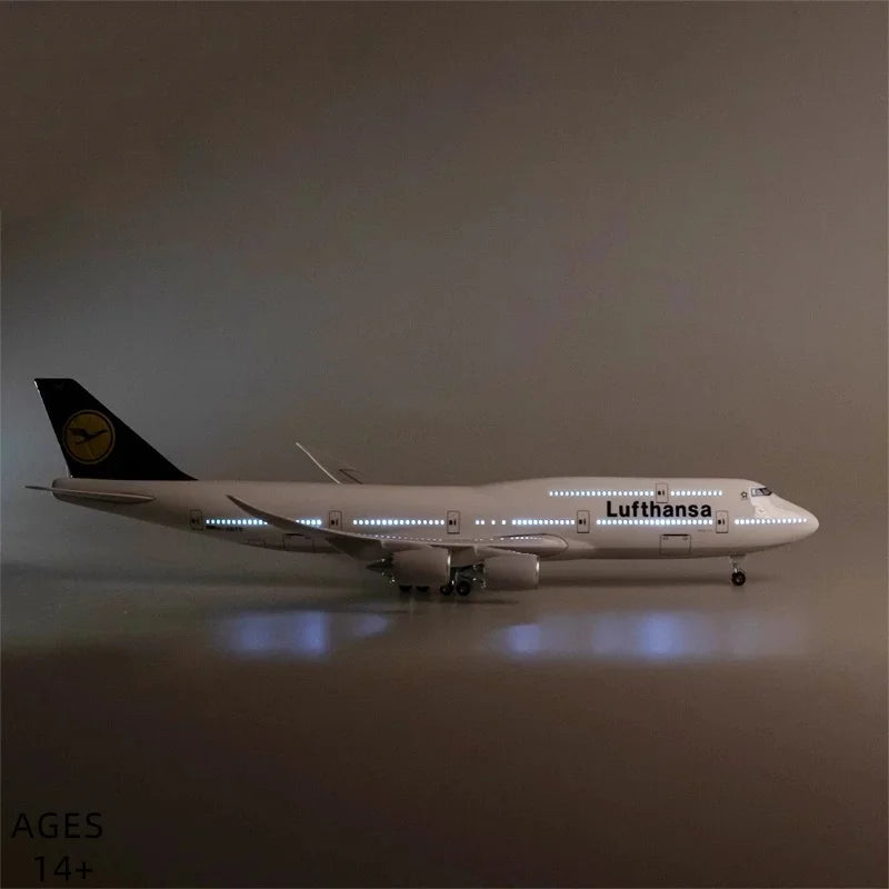 1/150 Scale B747 Airplane Model Lufthansa Airways 47cm Diecast Resin Airplane With Led Lights And Wheel For Decoration Gift