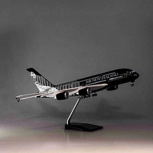 1:160 Scale 45 cm Diecast Model New Zealand Airlines Airbus A380 Resin Airbus Airplane With Light and Wheel Collection Display