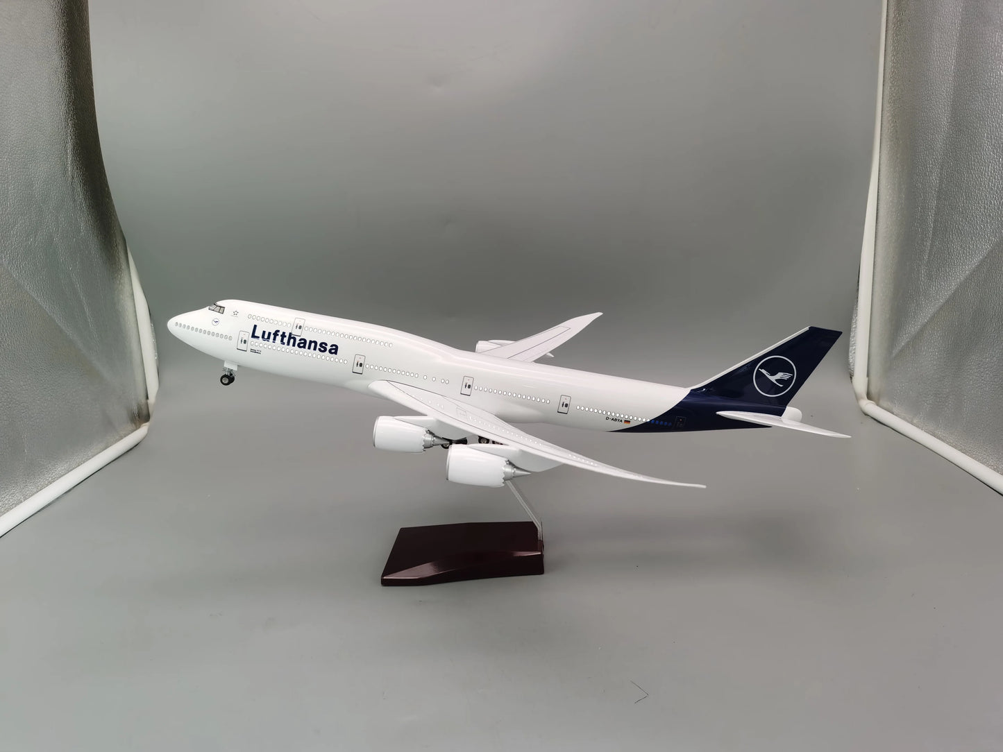 Scale New Lufthansa 747 German 47cm 17 inchs Large Model Diecast Airplane Model Kits with Stand Airlines Model Plane Disp