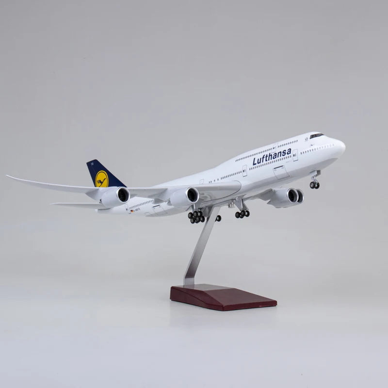 1/150 Airline 747 Plane Model B747 Lufthansa Airplane Model Toy Light and Wheel Landing Gear Plastic Resin Plane Model Gift Toys