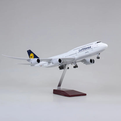 1/150 Airline 747 Plane Model B747 Lufthansa Airplane Model Toy Light and Wheel Landing Gear Plastic Resin Plane Model Gift Toys
