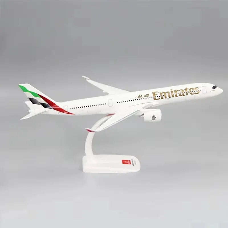 A350-900 Emirates Airlines 1/200 Scale A350 Aircraft Plastic ABS Assembly Airplane Model Airplane Model Toy Collection
