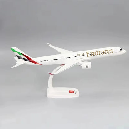 A350-900 Emirates Airlines 1/200 Scale A350 Aircraft Plastic ABS Assembly Airplane Model Airplane Model Toy Collection