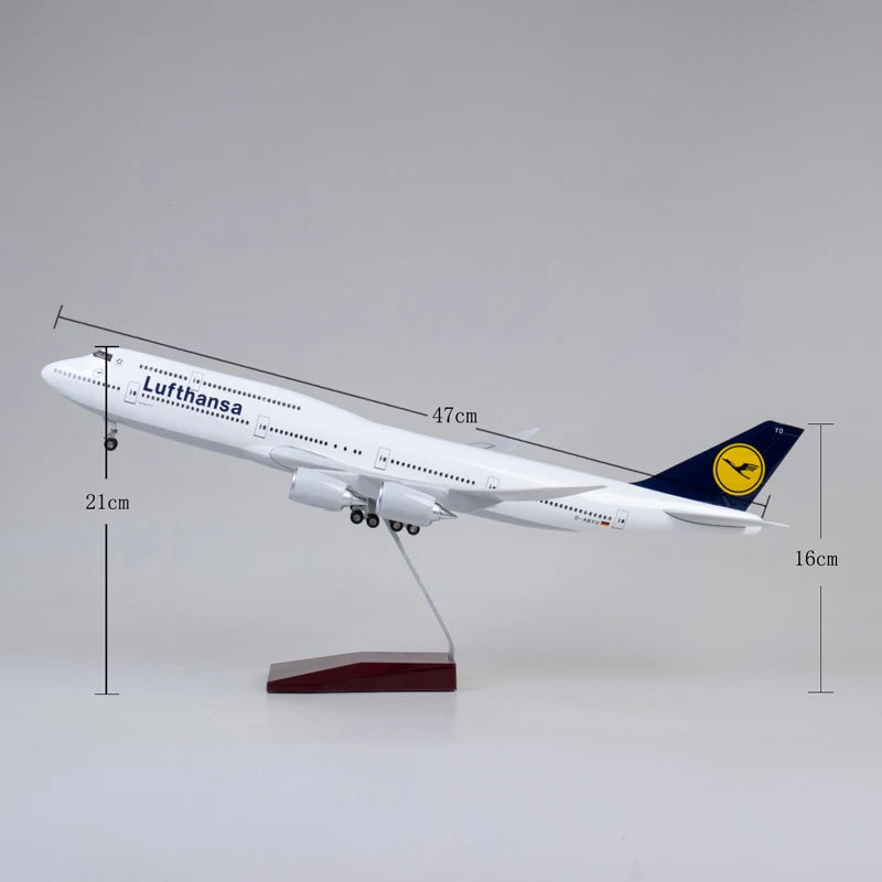 1/150 Airline 747 Plane Model B747 Lufthansa Airplane Model Toy Light and Wheel Landing Gear Plastic Resin Plane Model Gift Toys