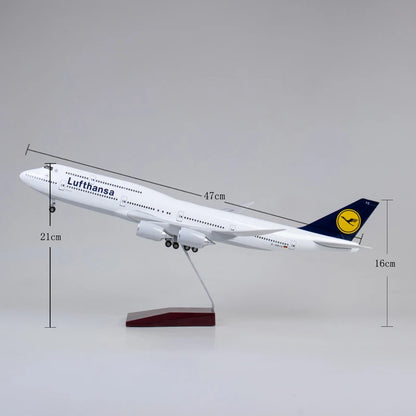 1/150 Airline 747 Plane Model B747 Lufthansa Airplane Model Toy Light and Wheel Landing Gear Plastic Resin Plane Model Gift Toys